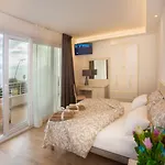 Flora Hotel 3*