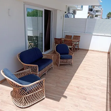 Flora Hotel 3*