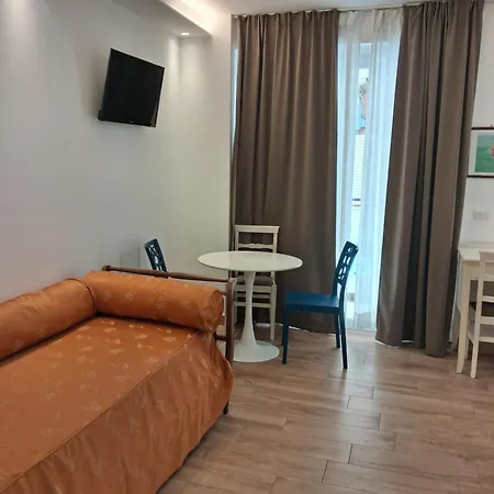 Flora Hotel 3*